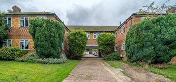 Flat for sale in Friern Park, London N12