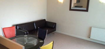 Flat to rent in Clements Road, Ilford IG1