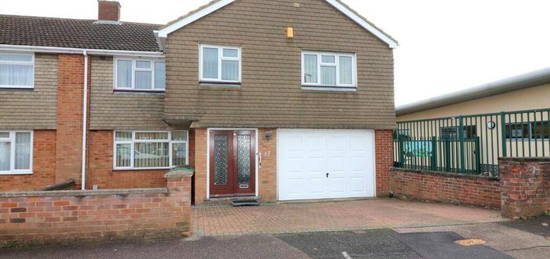 5 bedroom semi-detached house for sale