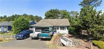 1643 NW 28th St, Lincoln City, OR 97367