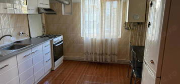 Inchiriez apartament cu 2 camere