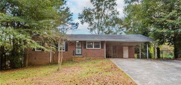 903 Longleaf Dr, Forest Park, GA 30297