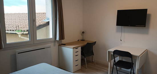 Appartement Étudiant meubler + parking, à Louer – 21 m² à Valence (Briffaut), Résidence La Forêt