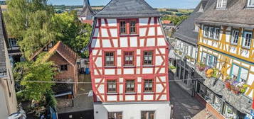 Denkmalgeschütztes Wohnhaus mit Hof und Nebengebäude im Herzen von Bad Camberg