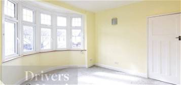 Flat to rent in Warlters Close, Holloway, London N7