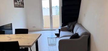 TOULON EST - APPARTEMENT 2 PIECES EN DUPLEX AVEC STATIONNEME