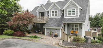 10 Westwind Dr, Chester, NS B0J 1J0