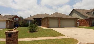 512 Woodsong Dr, Norman, OK 73071