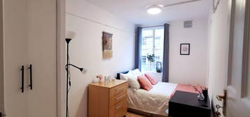 Room to rent in Charles Rowan House, Margery Street, London WC1X