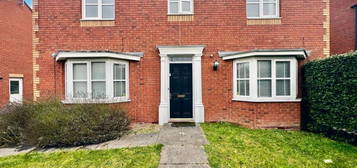 4 bed detached house to rent