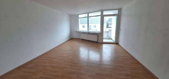 4 Raum Wohnung mit Balkon