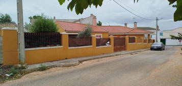 Casa o chalet en venta en Calle Virgen de la Soledad, 47, Pozorrubio