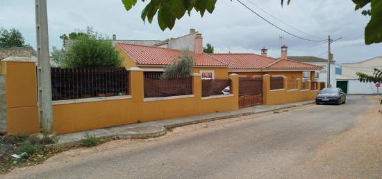 Casa o chalet en venta en Calle Virgen de la Soledad, 47, Pozorrubio