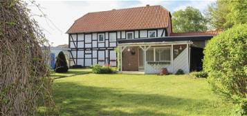 Vielseitiges Einfamilienhaus mit vermieteter Gewerbeeinheit in Kissenbrück