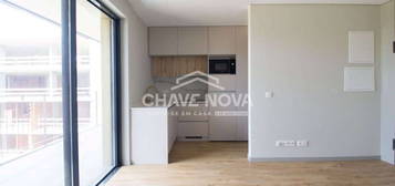 Apartamento T0 Novo C/ Lugar de Garagem em Santa Marinha (VL8)