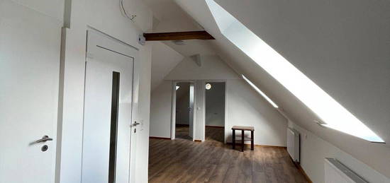 2 Zimmer Wohnung im Dachgeschoss, Scharrel 31535 Neustadt