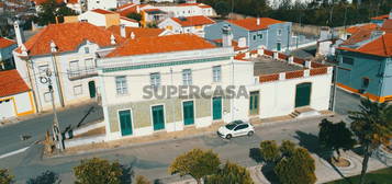 Magnífico Edifício em Cabeço de Vide com Garagem e Espaço Comercial