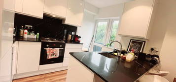 3 bed flat to rent