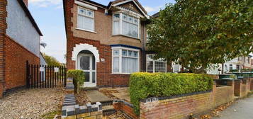 3 bedroom end of terrace house