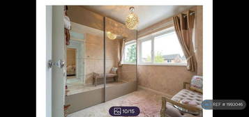 4 bedroom semi-detached house