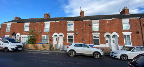 Terraced house to rent in Northfield Avenue, Hessle HU13