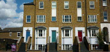 3 bedroom maisonette for sale