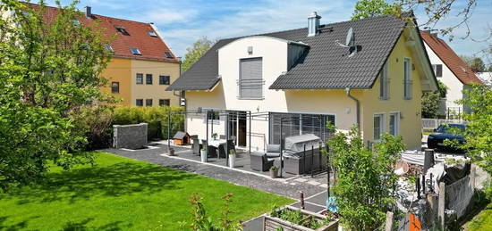 *** Traumhaftes Einfamilienhaus mit großem Garten und Außenküche ***