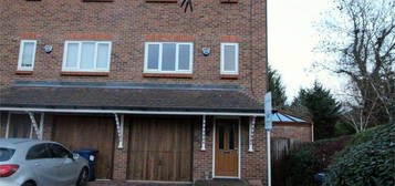 Town house to rent in Earlsbury Gardens, Edgware HA8