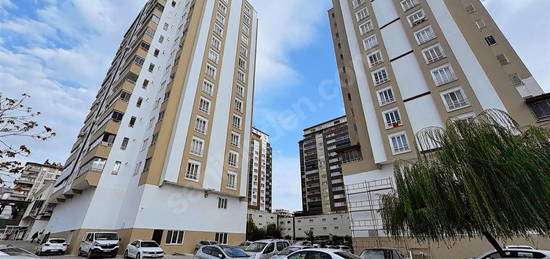 ŞAHİNTEPE DE ARAKAT TRAMVAYA SİFİR KİRALIK TERASLI 2+1 DAİRE