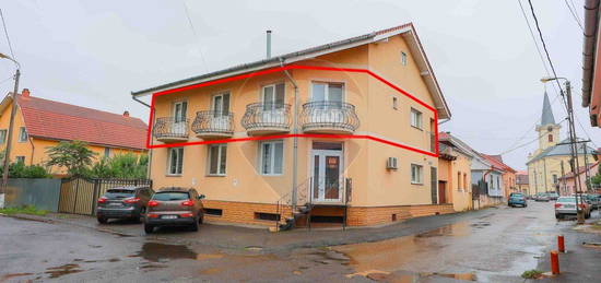 Apartament la Casă, 3 Camere de Închiriat, Zona Case Velența