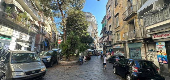 Appartamento via Croce Sant'Agostino alla Zecca, Tribunali, Napoli