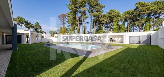 Moradia térrea - 4 quartos - piscina- jardim- lote de terreno 1585m2- junto à Herdade da Aroeira