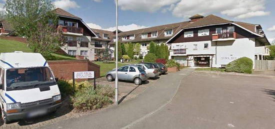 Flat to rent in York House, Reading RG31