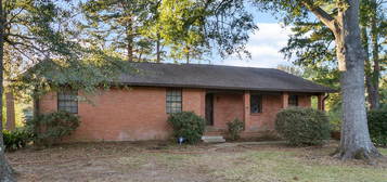 329 Arapaho Ln, Madison, MS 39110