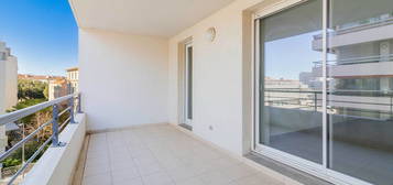 APPARTEMENT TYPE 3 ET TERRASSE  ENDOUME / SAINT VICTOR 13007 MARSEILLE