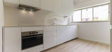 Apartamento T2 para arrendar em Oeiras