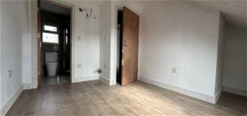 Room to rent in Grays Road, Slough SL1