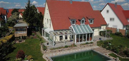 Traumhaus mit Einliegerwohnung und Pool in Stadtrandlage von Dinkelsbühl