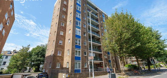 Flat to rent in The Drive, Hove, East Sussex BN3