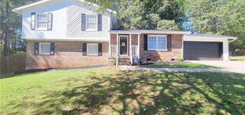 208 Willows Ct, Riverdale, GA 30274