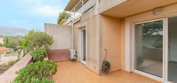 Appartement lumineux avec terrasse et garage