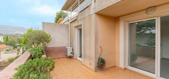 Appartement lumineux avec terrasse et garage