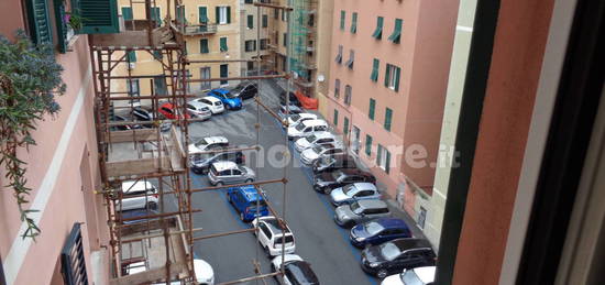 Trilocale piazza del Cavalletto, Quadrilatero, Genova