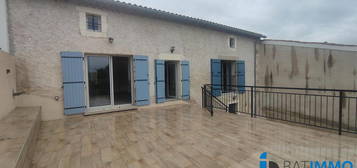 MAISON DE VILLAGE AVEC TERRASSE, GARAGE ENTIREMENT RENOVEE