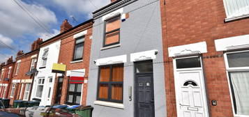 4 bed terraced house to rent