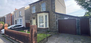 4 bed detached house for sale