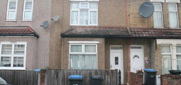 4 bedroom terraced house to rent