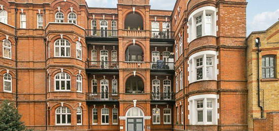 Flat to rent in Mornington Avenue, London W14