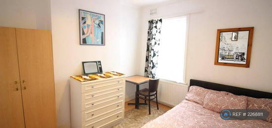 1 bedroom flat share