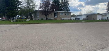 5336 52nd St N, Rocky Mountain House, AB T4T 1G9